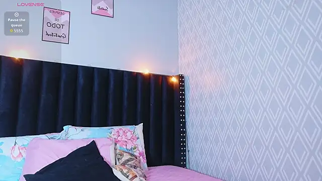 Snapshot of littleebluee chatting on 18, 1, 2026 littleebluee online show from 18, 1, 2026