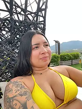 Pretty Isadora online show from 6, 2, 2025