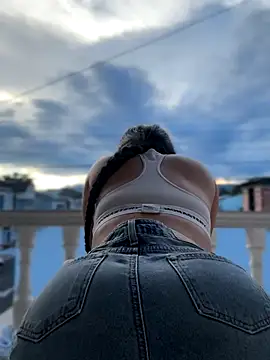 Pretty Isadora online show from 21, 9, 2025