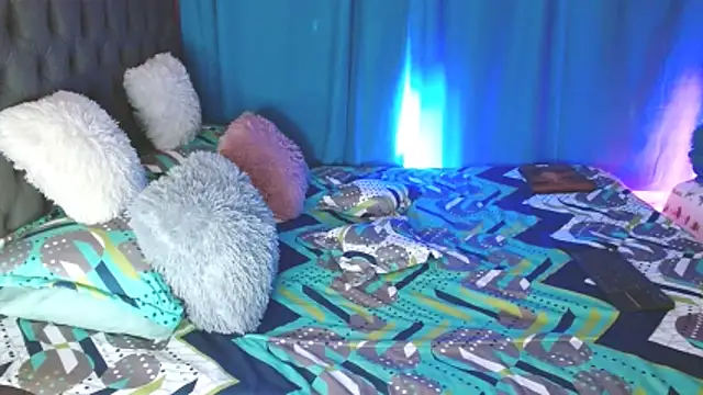 Snapshot of Kerly_Lopez chatting on 9, 4, 2026 Kerly Lopez online show from 9, 4, 2026