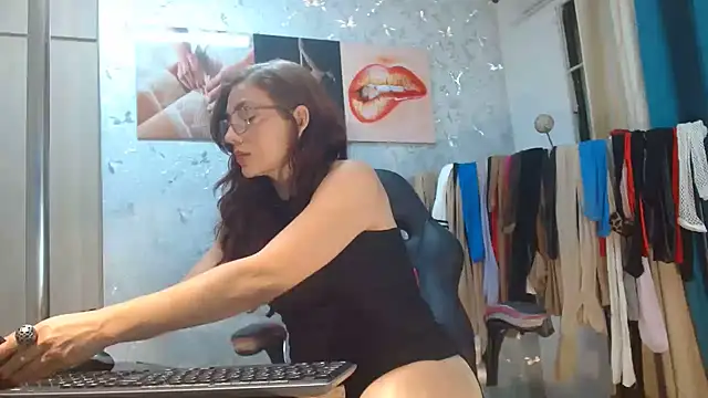 Samantabrown  online show from 17, 7, 2026