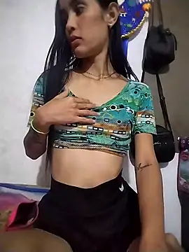 Snapshot of The-quee22 chatting on 6, 11, 2025 The-quee22 online show from 6, 11, 2025