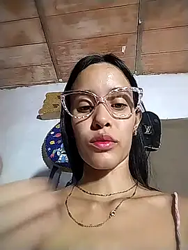 Snapshot of The-quee22 chatting on 30, 11, 2025 The-quee22 online show from 30, 11, 2025