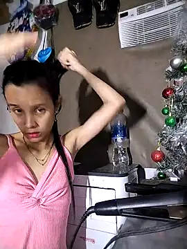 Snapshot of The-quee22 chatting on 13, 12, 2025 The-quee22 online show from 13, 12, 2025