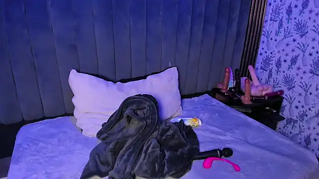 Amy hoy69 online show from 4, 12, 2025