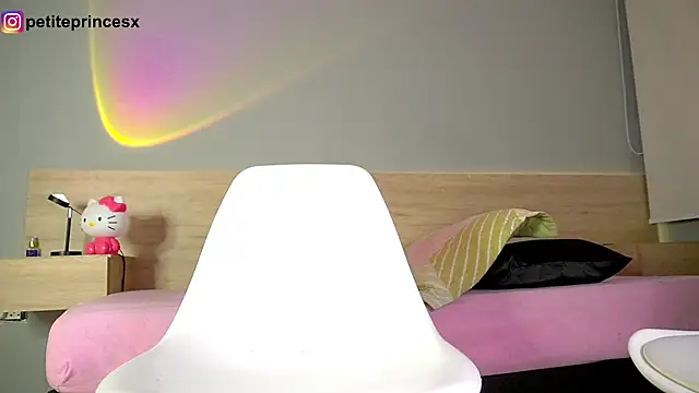 petitevictoria online show from 19, 2, 2025