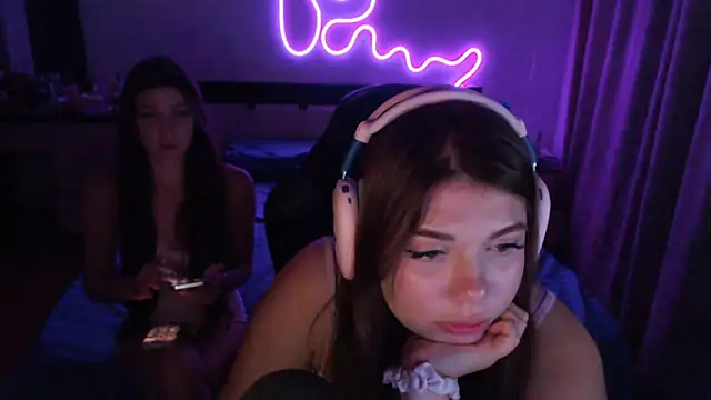 helengilmor online show from 8, 9, 2025