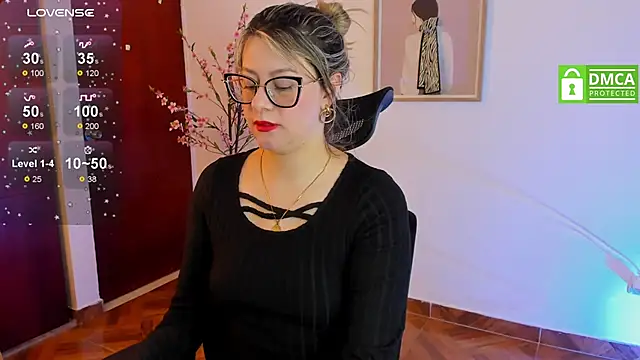 Chanelll Taylorr  online show from 5, 3, 2025