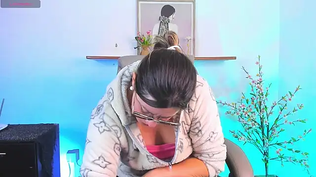 Chanelll Taylorr  online show from 10, 1, 2026