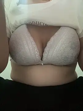 Snapshot of Milk_Mom99 chatting on 20, 3, 2026 Milk Mom99 online show from 20, 3, 2026