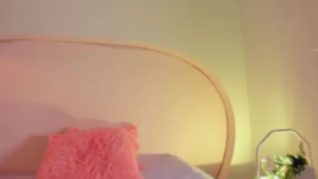 katiepeach  online show from 18, 10, 2025