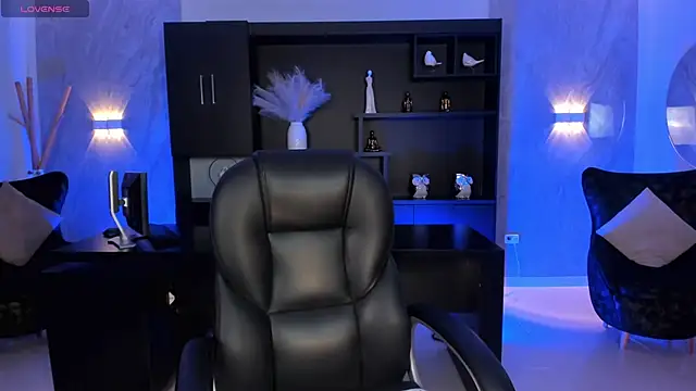 SamanthaKlein  online show from 7, 1, 2025