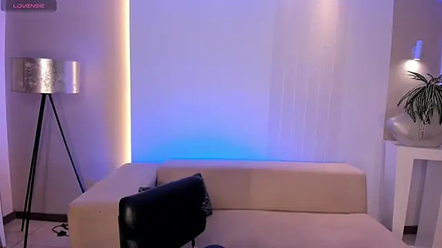 SamanthaKlein  online show from 27, 10, 2025