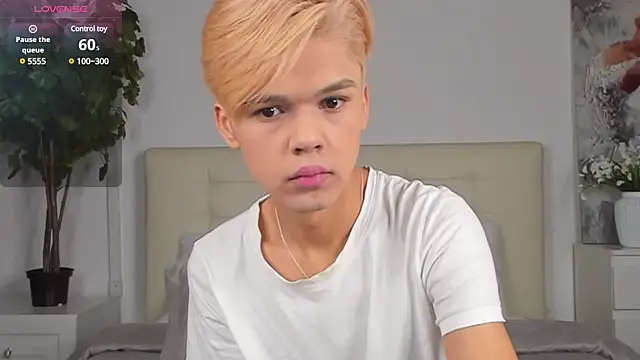 Felix Rey online show from 6, 2, 2025