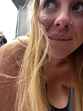 Snapshot of Sweet___Emily chatting on 12, 3, 2025 Sweet   Emily online show from 12, 3, 2025