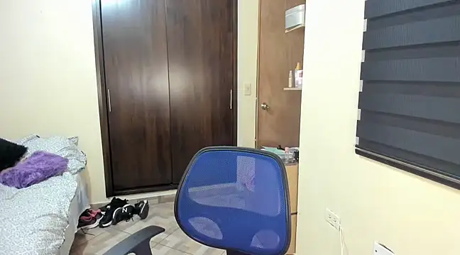 Amy Walker online show from 17, 2, 2025