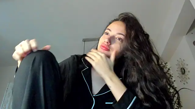 Snapshot of IreneVON chatting on 6, 12, 2024 IreneVON online show from 6, 12, 2024