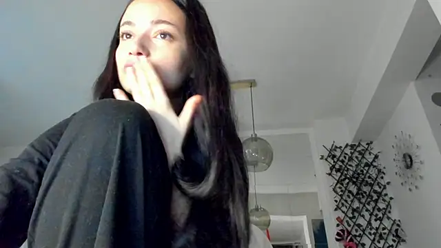 Snapshot of IreneVON chatting on 13, 12, 2024 IreneVON online show from 13, 12, 2024