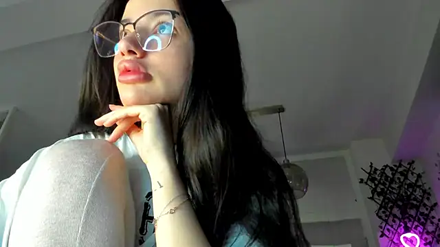 Snapshot of IreneVON chatting on 5, 2, 2025 IreneVON online show from 5, 2, 2025