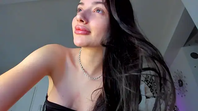 Snapshot of IreneVON chatting on 5, 2, 2025 IreneVON online show from 5, 2, 2025