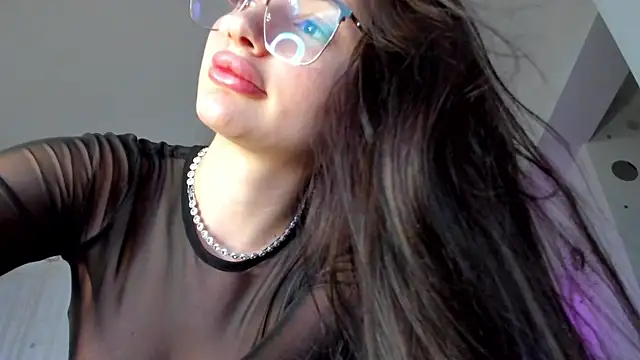 Snapshot of IreneVON chatting on 8, 2, 2025 IreneVON online show from 8, 2, 2025