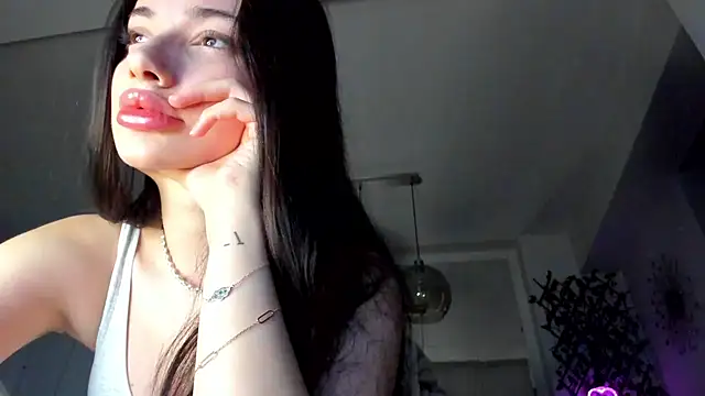Snapshot of IreneVON chatting on 17, 2, 2025 IreneVON online show from 17, 2, 2025