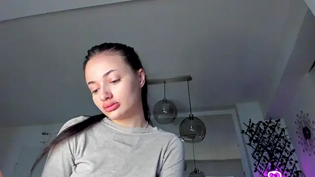 Snapshot of IreneVON chatting on 28, 2, 2025 IreneVON online show from 28, 2, 2025