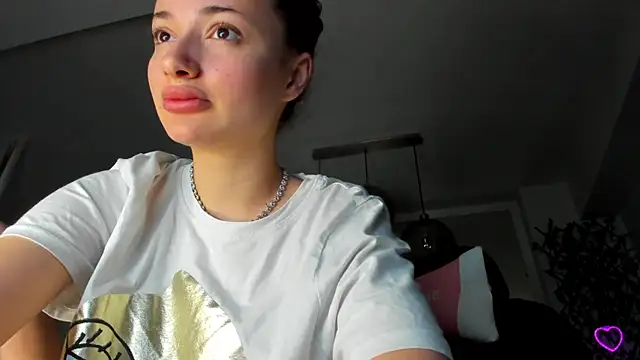 Snapshot of IreneVON chatting on 15, 3, 2025 IreneVON online show from 15, 3, 2025