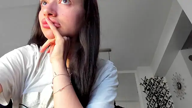 Snapshot of IreneVON chatting on 16, 3, 2025 IreneVON online show from 16, 3, 2025