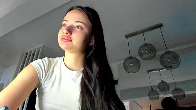 Snapshot of IreneVON chatting on 18, 10, 2025 IreneVON online show from 18, 10, 2025