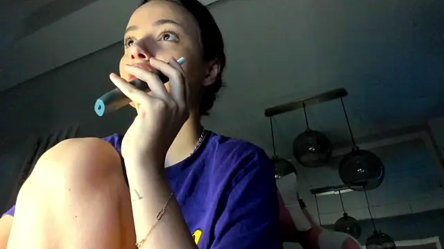 Snapshot of IreneVON chatting on 19, 10, 2025 IreneVON online show from 19, 10, 2025