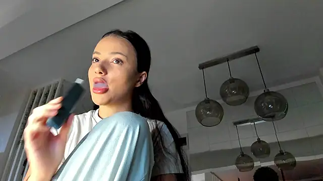 Snapshot of IreneVON chatting on 21, 10, 2025 IreneVON online show from 21, 10, 2025