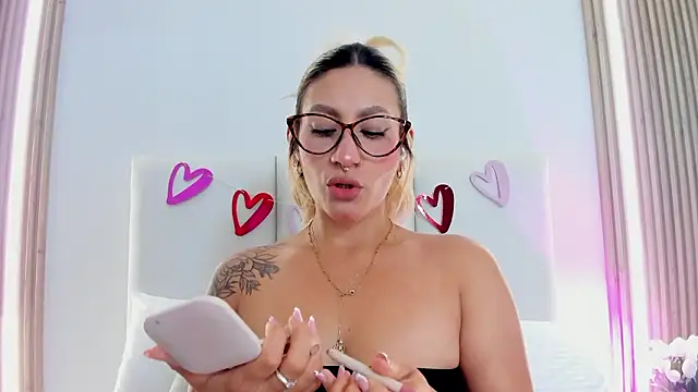 Snapshot of Emily_robertss chatting on 16, 2, 2026 Emily robertss online show from 16, 2, 2026