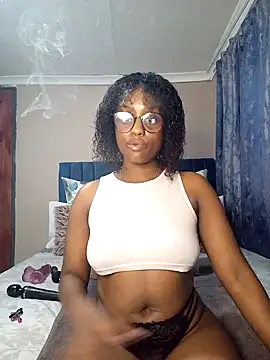 Snapshot of Queen-Chocolate chatting on 1, 2, 2025 Queen-Chocolate online show from 1, 2, 2025