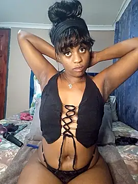 Snapshot of Queen-Chocolate chatting on 1, 3, 2025 Queen-Chocolate online show from 1, 3, 2025