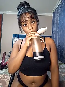 Snapshot of Queen-Chocolate chatting on 8, 3, 2025 Queen-Chocolate online show from 8, 3, 2025