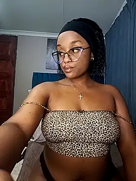 Snapshot of Queen-Chocolate chatting on 5, 11, 2025 Queen-Chocolate online show from 5, 11, 2025