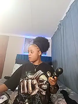 Snapshot of Queen-Chocolate chatting on 13, 11, 2025 Queen-Chocolate online show from 13, 11, 2025