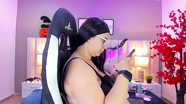 Snapshot of sara_parker069 chatting on 30, 10, 2025 sara parker069 online show from 30, 10, 2025