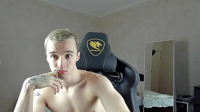 Snapshot of MasonWarholl chatting on 5, 12, 2024 MasonWarholl online show from 5, 12, 2024