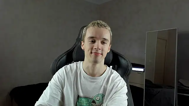 Snapshot of MasonWarholl chatting on 13, 12, 2024 MasonWarholl online show from 13, 12, 2024