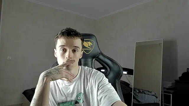 Snapshot of MasonWarholl chatting on 4, 3, 2025 MasonWarholl online show from 4, 3, 2025