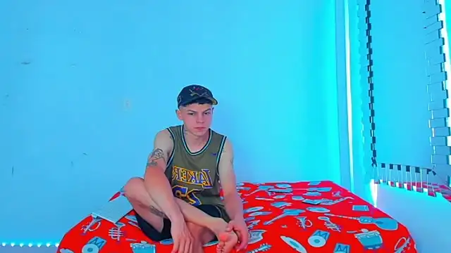 Snapshot of HOT_boy2025 chatting on 13, 12, 2024 HOT boy2025 online show from 13, 12, 2024