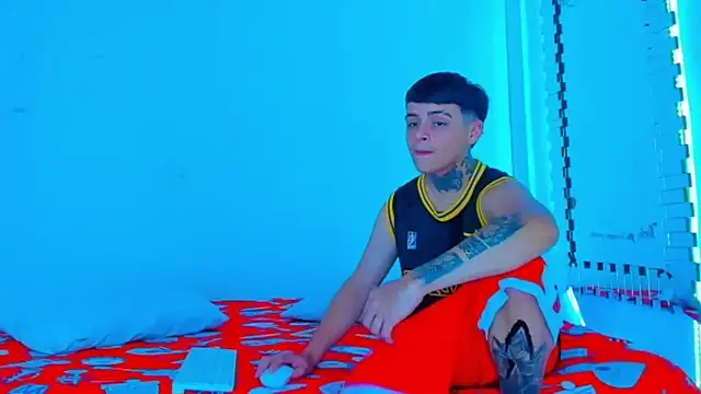 Snapshot of HOT_boy2025 chatting on 4, 3, 2025 HOT boy2025 online show from 4, 3, 2025
