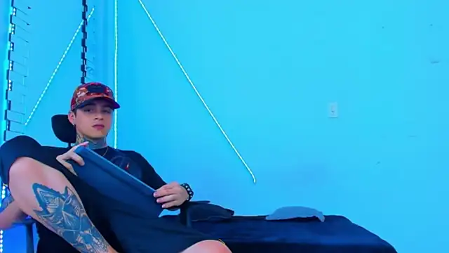 Snapshot of HOT_boy2025 chatting on 9, 10, 2025 HOT boy2025 online show from 9, 10, 2025
