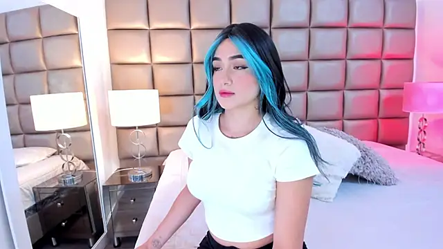 AnnyHizzle online show from 1, 2, 2025