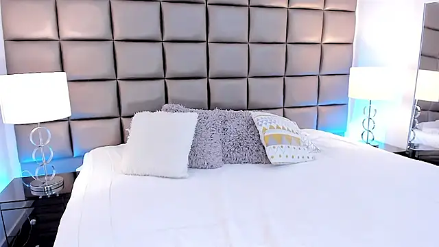 AnnyHizzle online show from 4, 3, 2025