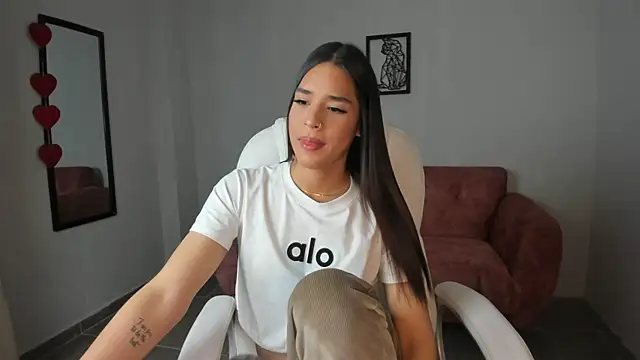 Snapshot of Alice23jones chatting on 7, 3, 2025 Alice23jones online show from 7, 3, 2025