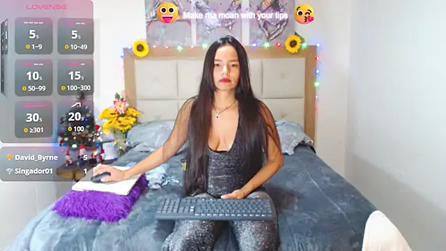 Snapshot of valentina_hearts chatting on 17, 12, 2024 valentina hearts online show from 17, 12, 2024