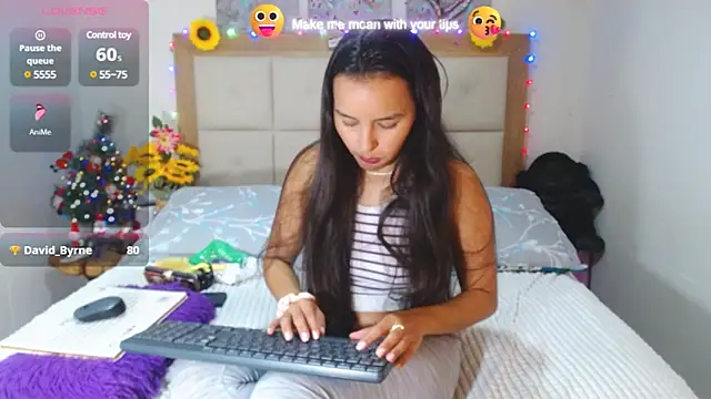 Snapshot of valentina_hearts chatting on 6, 1, 2025 valentina hearts online show from 6, 1, 2025
